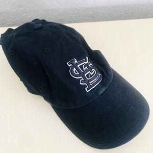 St. Louis Cardinals hat- woman’s/black